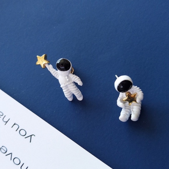 🚀Astronaut Studs 💫 - Picture 4 of 7